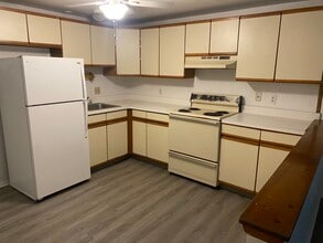 144 Farnsworth Ave, Unit Apt. 2 in Bordentown, NJ - Building Photo - Building Photo