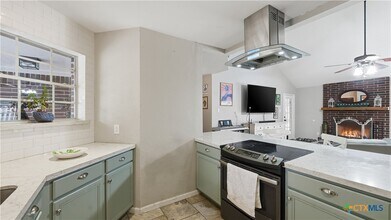 19 Pebblebrook Ln in Wimberley, TX - Building Photo - Building Photo