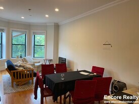 1089 Beacon St in Brookline, MA - Building Photo