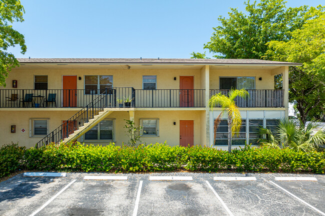 Rita Apts III Condo in Lake Worth, FL - Foto de edificio - Building Photo