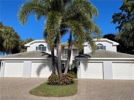 7046 Barrington Cir in Naples, FL - Building Photo