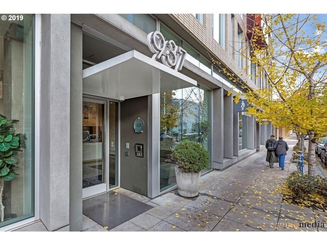 937 NW Glisan St in Portland, OR - Building Photo - Building Photo
