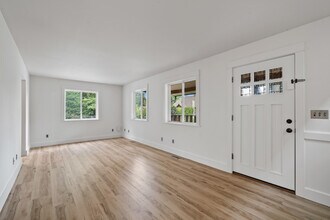 1121 SE 111th Ave in Portland, OR - Building Photo - Building Photo