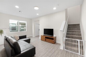 2917 Olivia Ave in Oakland Park, FL - Building Photo - Building Photo