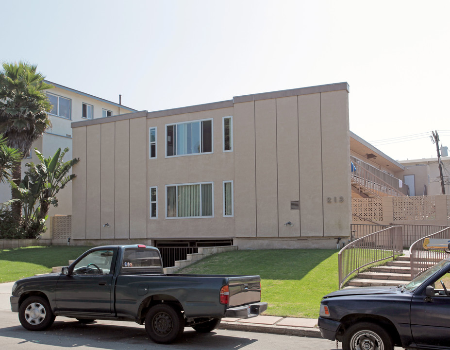 213 Calle Miramar in Redondo Beach, CA - Building Photo