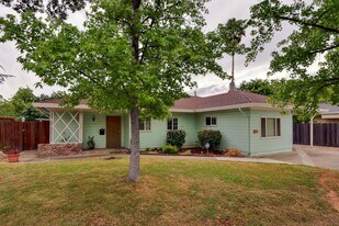 2424 Burgundy Way in Sacramento, CA - Building Photo