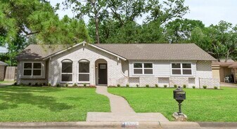 2610 Moss Hill Dr in Houston, TX - Building Photo