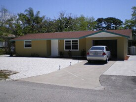 1225 Columbine Rd in Venice, FL - Building Photo