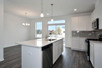 309 Timberleaf Cir in Roselle, IL - Building Photo - Building Photo