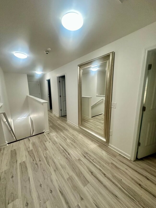 201 Flowing Meadows Dr in Kathleen, GA - Foto de edificio - Building Photo