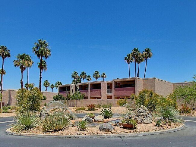 2696 S Sierra Madre in Palm Springs, CA - Building Photo - Building Photo
