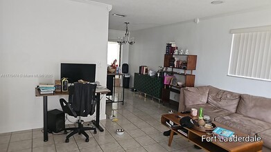 4573 NW 16th Way in Fort Lauderdale, FL - Foto de edificio - Building Photo