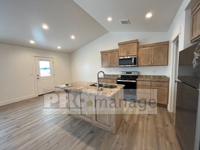 3714 E St in Idaho Falls, ID - Building Photo - Building Photo