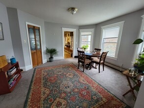 51 Crown St, Unit #2 in Westfield, MA - Foto de edificio - Building Photo