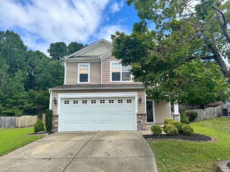 1003 Winning Colors Dr in Knightdale, NC - Building Photo
