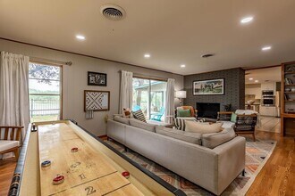 2865 Bandera Hwy in Kerrville, TX - Foto de edificio - Building Photo