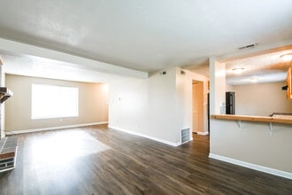 907 Coolee Ln in Indianapolis, IN - Foto de edificio - Building Photo