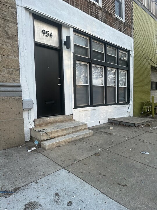 954 N 8th St, Unit 1st floor in Philadelphia, PA - Foto de edificio