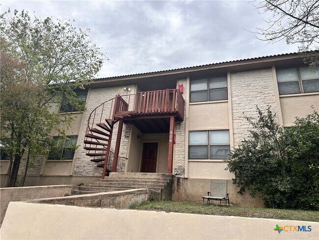 property at 906 N LBJ Dr