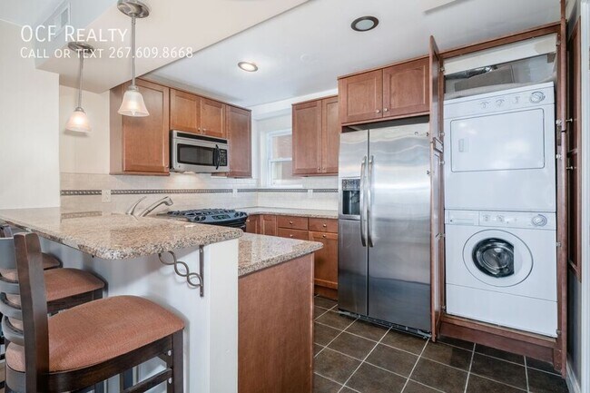 2220 Fitzwater St in Philadelphia, PA - Foto de edificio - Building Photo