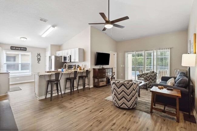 222 Reserve Dr in Davenport, FL - Foto de edificio - Building Photo