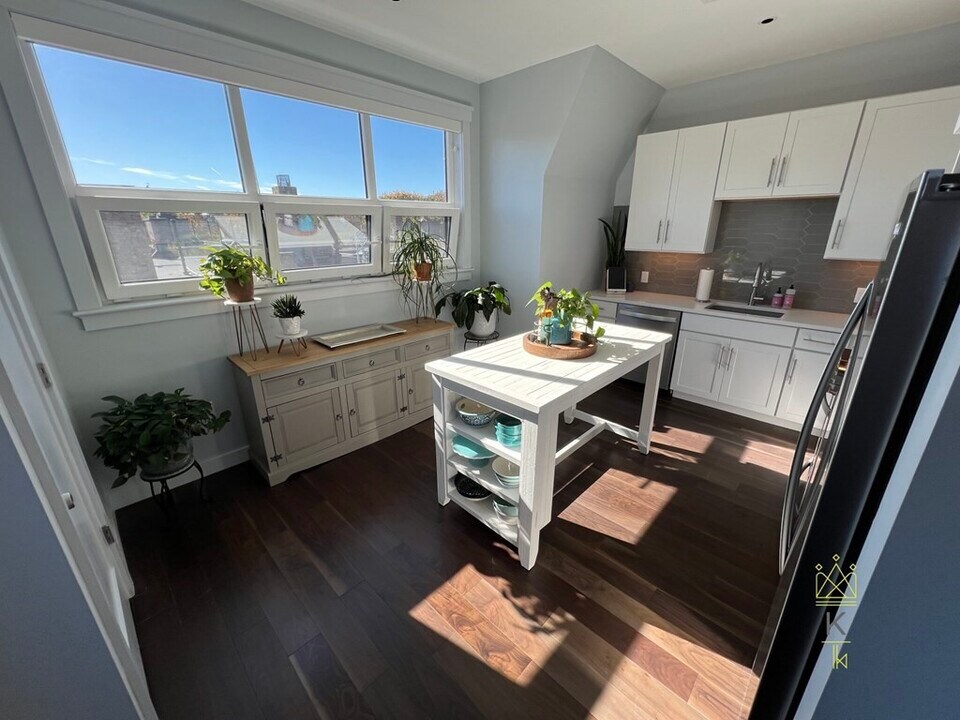 136 Babcock St, Unit 501 in Brookline, MA - Building Photo