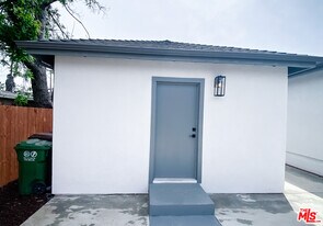 107 E Indigo St in Compton, CA - Building Photo