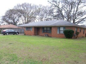 407 Daniels St in Palestine, TX - Building Photo