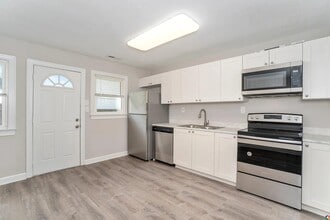 9243 Chelsea Ave in Norfolk, VA - Building Photo - Building Photo