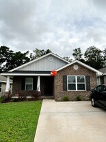 7077 Sonny Dr in Pensacola, FL - Building Photo
