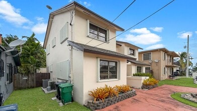 8877 SW 36th St in Miami, FL - Building Photo - Building Photo