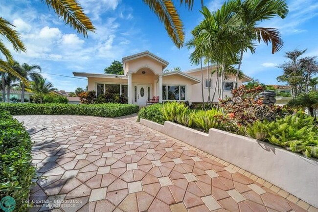 2072 Sailfish Pl in Pompano Beach, FL - Foto de edificio - Building Photo