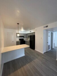 2002 N Wayside Dr photo'