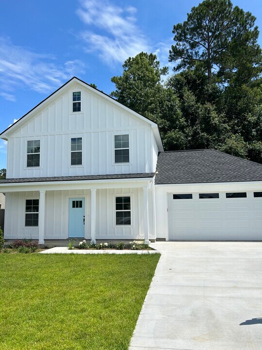 228 Palm Island Dr in Thomasville, GA - Foto de edificio