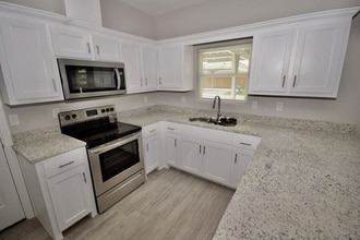 1812 Davenport St, Unit 3 in Weslaco, TX - Building Photo - Building Photo