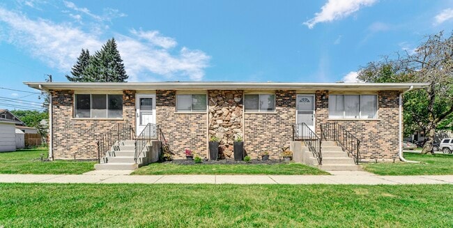 property at 816 Mackinaw Ave