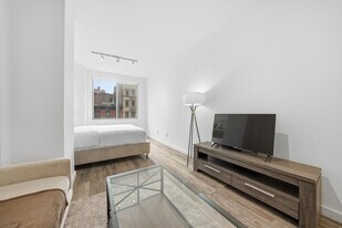 7 Sniffen Ct in New York, NY - Building Photo