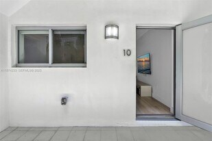 940 Michigan Ave in Miami Beach, FL - Building Photo