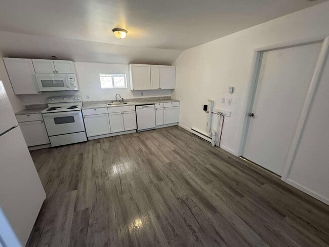 15701 Lower Georges Creek Rd SW, Unit 3 in Lonaconing, MD - Building Photo - Building Photo