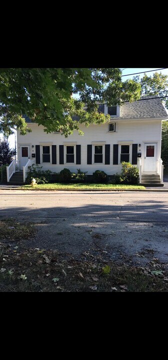 11 Gardiner Ave, Unit 11 in Lincoln, RI - Building Photo