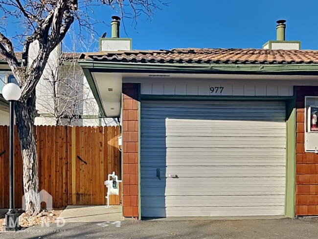 977 Boxcar Ln in Sparks, NV - Foto de edificio - Building Photo