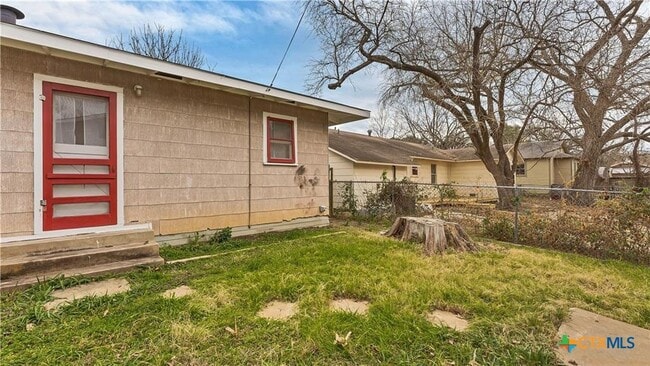 property at 838 W Coll St