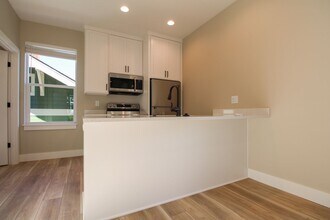 1725-1735 Commercial St SE in Salem, OR - Building Photo - Building Photo