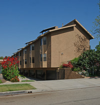 279-281 N Holliston Ave in Pasadena, CA - Foto de edificio - Building Photo