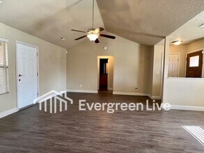 101 Oakhurst Ct in Raeford, NC - Building Photo - Building Photo