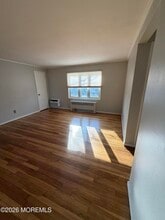 28B Garfield Park in Edison, NJ - Building Photo - Building Photo