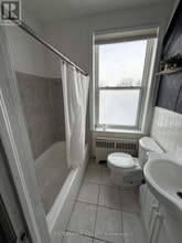 51 Queen St E in Brampton, ON - Building Photo - Building Photo