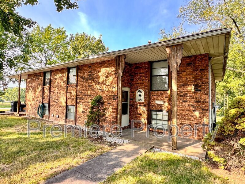 1938 S Willow Ave in Independence, MO - Building Photo