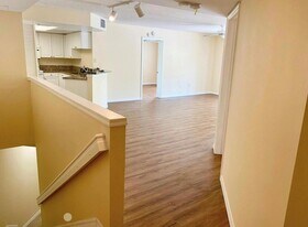 800 Crestwood Blvd S, Unit 806 in Royal Palm Beach, FL - Building Photo