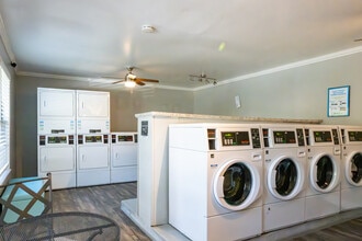 McDouall Apartments in Rohnert Park, CA - Foto de edificio - Interior Photo